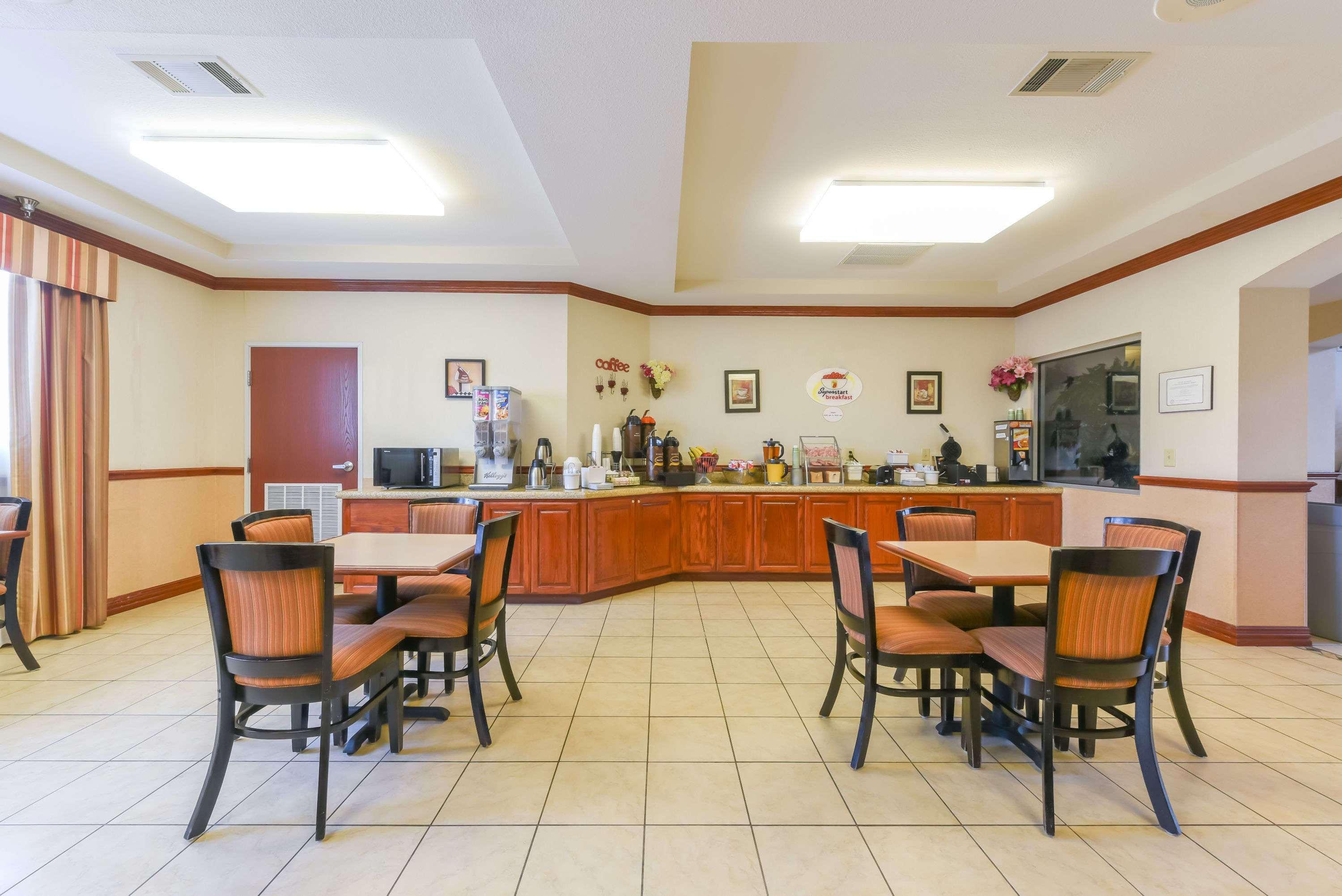 ซูเปอร์ 8 บาย วินด์แฮม อัลวาราโด Motel Alvarado ภายนอก รูปภาพ