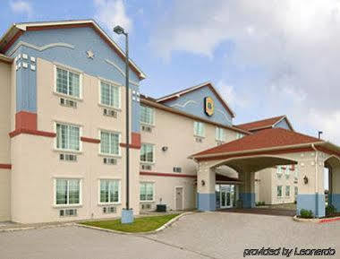 ซูเปอร์ 8 บาย วินด์แฮม อัลวาราโด Motel Alvarado ภายนอก รูปภาพ